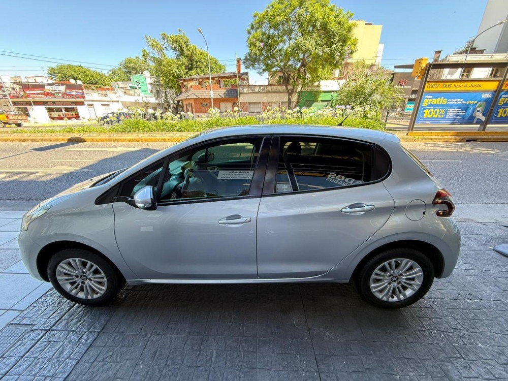 Peugeot 208 Allure — foto 6